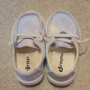 White Drope Slip On SIZE 5 (LITTLE GIRLS)